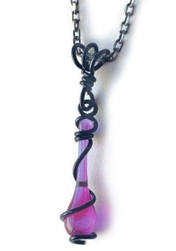 Lyra Noir Pendant Necklace